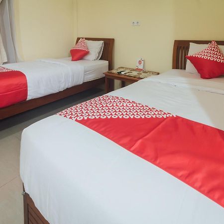Vaccinated Staff - OYO 1300 Crecia Guest House Hatu Exterior foto