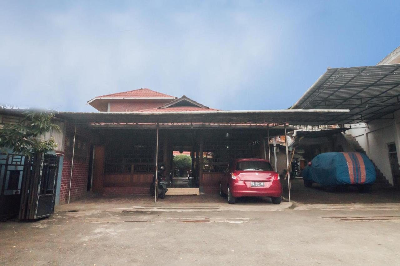 Vaccinated Staff - OYO 1300 Crecia Guest House Hatu Exterior foto