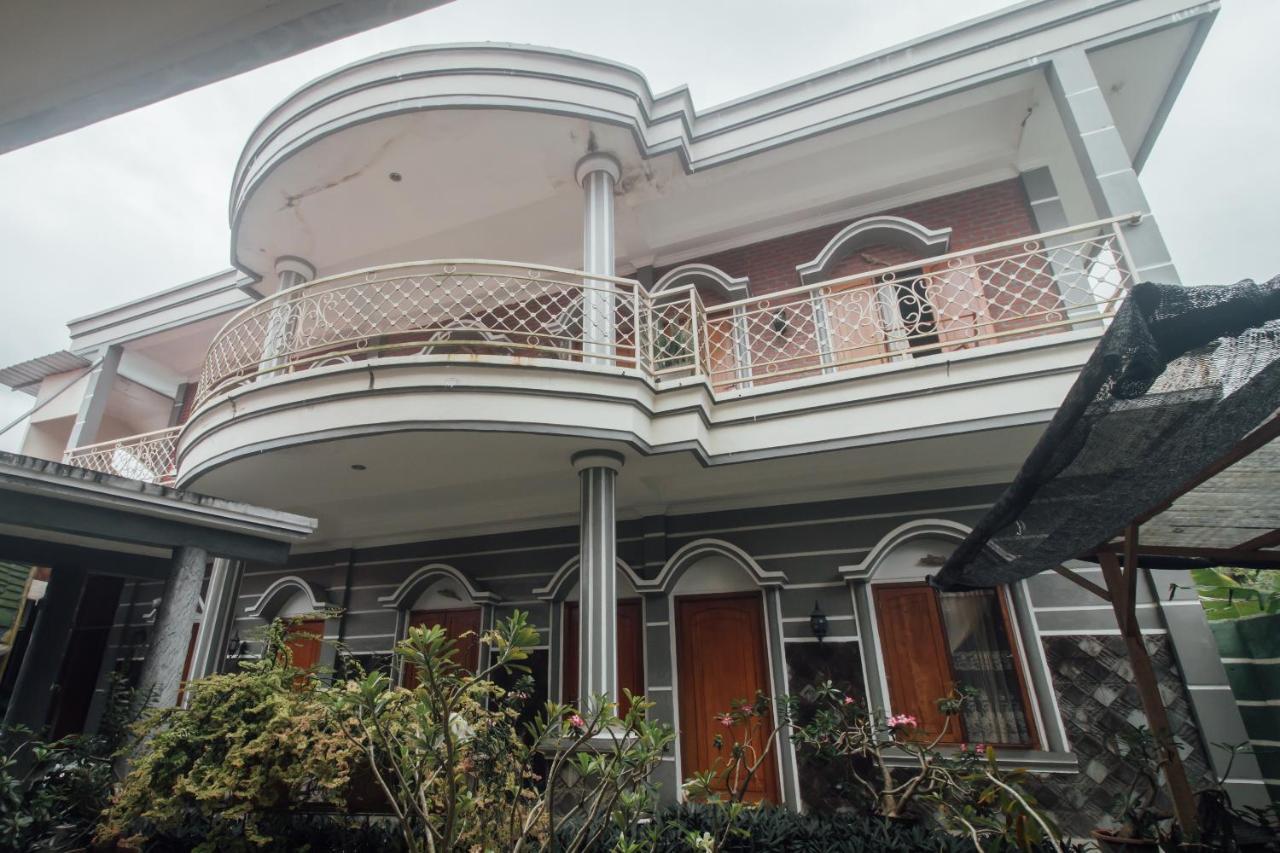 Vaccinated Staff - OYO 1300 Crecia Guest House Hatu Exterior foto