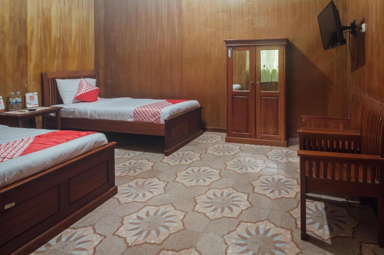 Vaccinated Staff - OYO 1300 Crecia Guest House Hatu Exterior foto