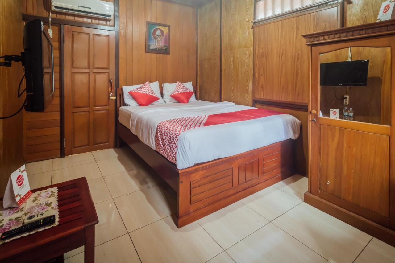 Vaccinated Staff - OYO 1300 Crecia Guest House Hatu Exterior foto