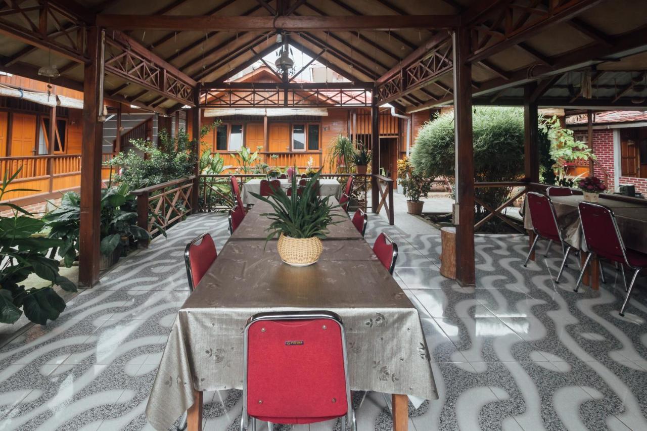 Vaccinated Staff - OYO 1300 Crecia Guest House Hatu Exterior foto