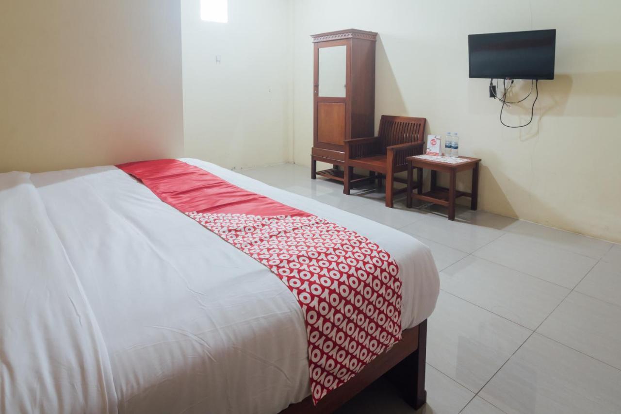 Vaccinated Staff - OYO 1300 Crecia Guest House Hatu Exterior foto