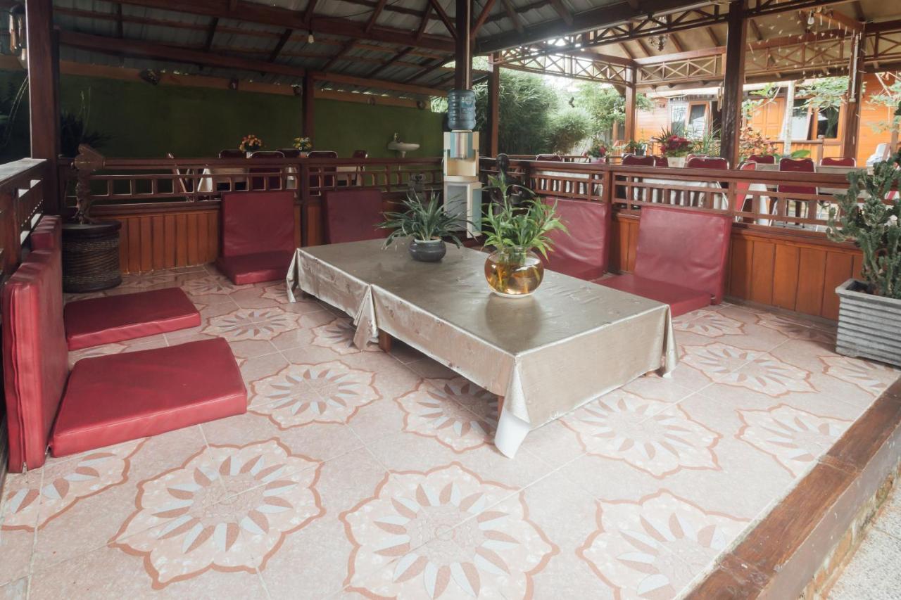 Vaccinated Staff - OYO 1300 Crecia Guest House Hatu Exterior foto