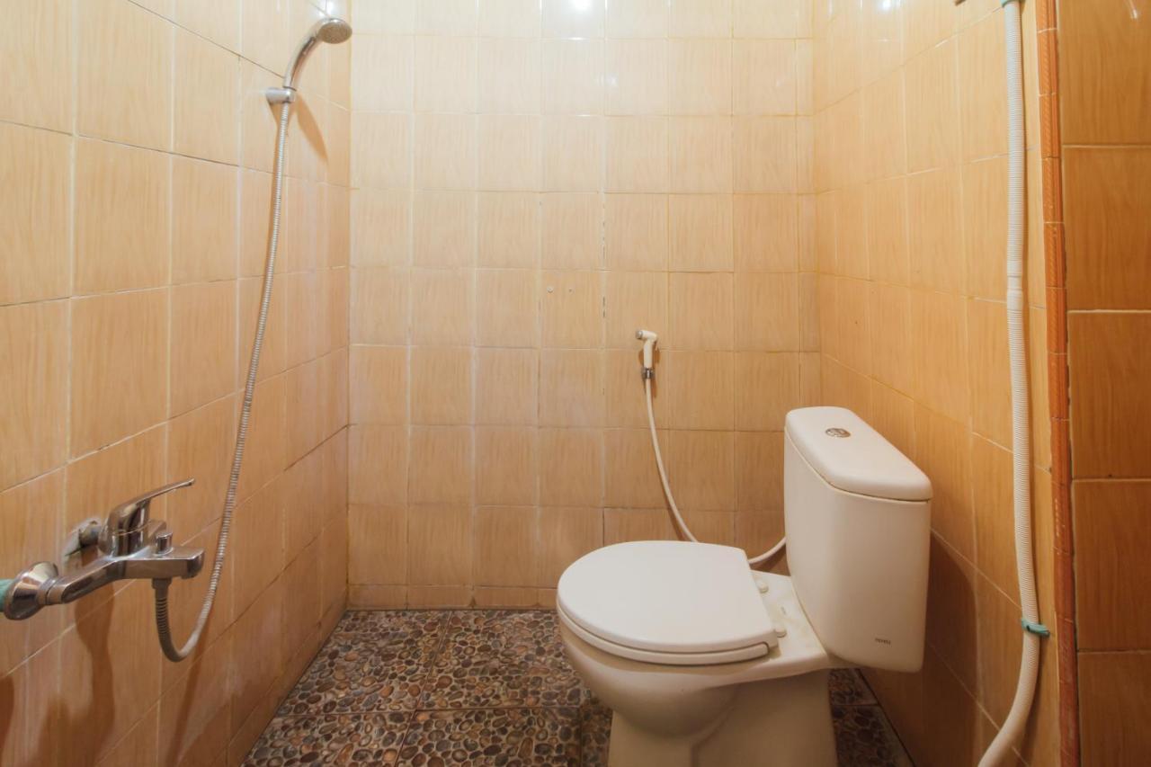 Vaccinated Staff - OYO 1300 Crecia Guest House Hatu Exterior foto