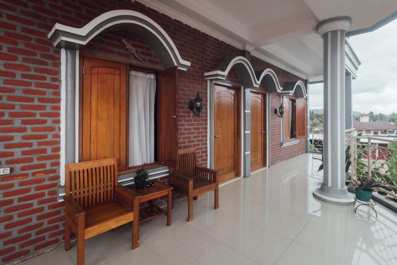 Vaccinated Staff - OYO 1300 Crecia Guest House Hatu Exterior foto