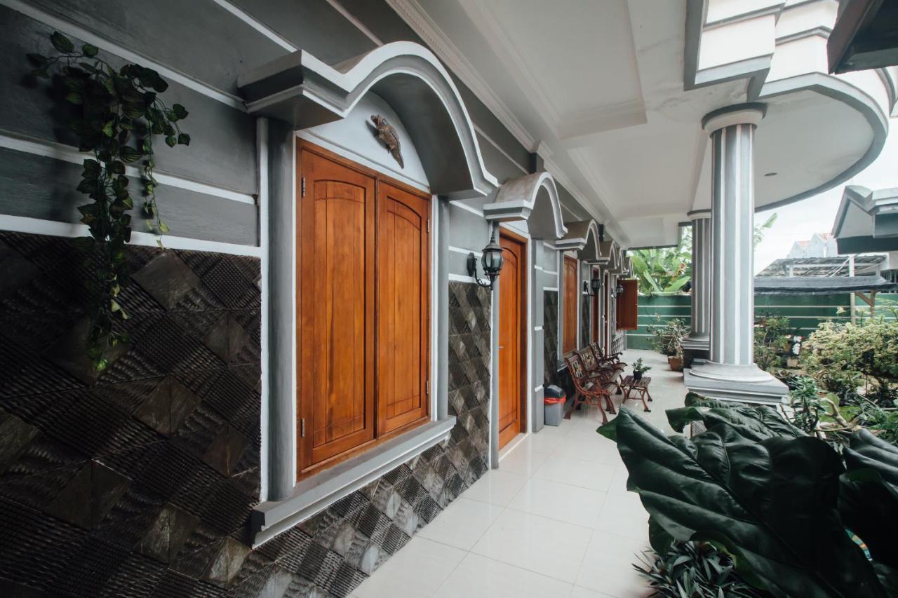 Vaccinated Staff - OYO 1300 Crecia Guest House Hatu Exterior foto
